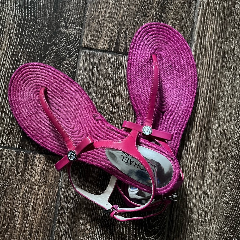 Micheal Kors sling back thong fuchsia sandals